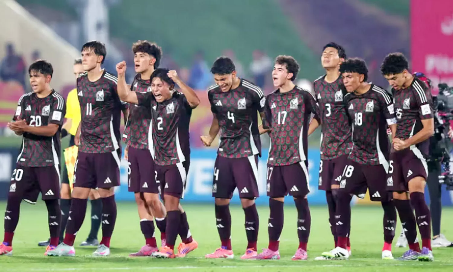 ആ​സ്പ​യ​റി​ൽ മെ​ക്സി​ക്ക​ൻ അ​പാ​ര​ത