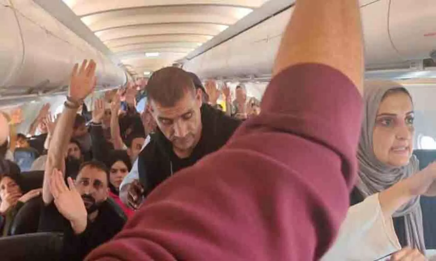 150 ഫലസ്തീനികളെ വിമാനത്തിനുള്ളിൽ 12 മണിക്കൂർ തടഞ്ഞുവെച്ചു; ദക്ഷിണാഫ്രിക്കൻ അധികൃതരുടെ നടപടിക്കെതിരെ വ്യാപക പ്രതിഷേധം