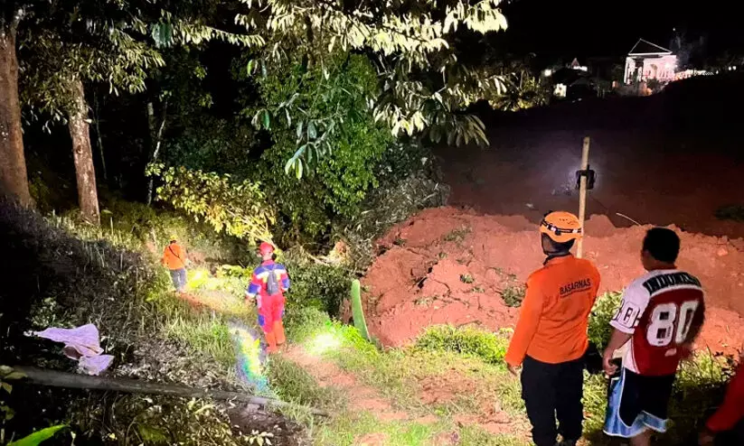 Landslide,Java,Indonesia,Missing,Fatalities, ജാവ ദ്വീപ്, ഇന്തോനേഷ്യ,മണ്ണിടിച്ചിൽ