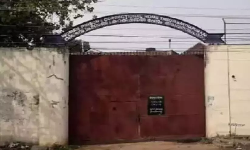 അട്ടക്കുളങ്ങര വനിത ജയിൽ മാറ്റിസ്ഥാപിക്കൽ:പരിശോധിച്ച് റിപ്പോർട്ട് നൽകാൻ ഹൈകോടതി നിർദേശം അട്ടക്കുളങ്ങര വനിത ജയിൽ മാറ്റിസ്ഥാപിക്കൽ:പരിശോധിച്ച് റിപ്പോർട്ട് നൽകാൻ ഹൈകോടതി നിർദേശം