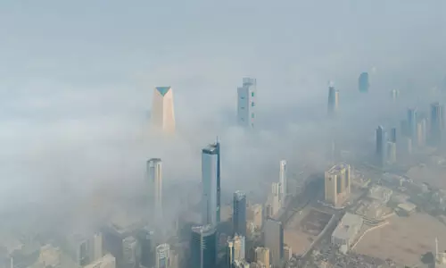 പു​ല​ർ​ച്ച ക​ന​ത്ത മൂ​ട​ൽ​മ​ഞ്ഞ്; രാ​വി​ലെ​യു​ള്ള വി​മാ​ന സ​ർ​വി​സു​ക​ളെ ബാ​ധി​ക്കു​ന്നു