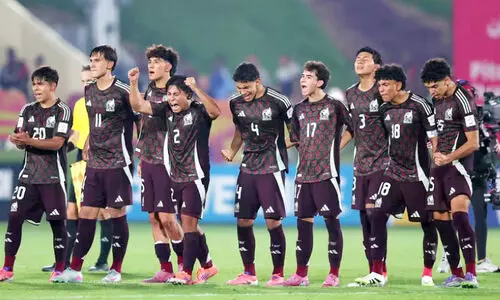 ആ​സ്പ​യ​റി​ൽ മെ​ക്സി​ക്ക​ൻ അ​പാ​ര​ത