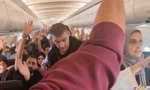 150 ഫലസ്തീനികളെ വിമാനത്തിനുള്ളിൽ 12 മണിക്കൂർ തടഞ്ഞുവെച്ചു; ദക്ഷിണാഫ്രിക്കൻ അധികൃതരുടെ നടപടിക്കെതിരെ വ്യാപക പ്രതിഷേധം