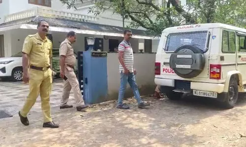 സ്ഥാനാര്‍ഥിയുടെ വീടിന് നേരെ സ്‌ഫോടകവസ്തു എറിഞ്ഞതായി പരാതി