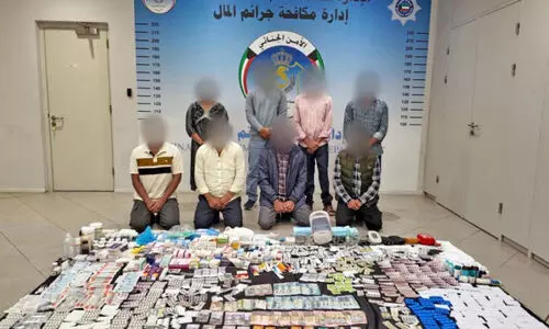 ഫ​ർ​വാ​നി​യ​യി​ൽ അ​ന​ധി​കൃ​ത ക്ലി​നി​ക്; എ​ട്ടു പ്ര​വാ​സി​ക​ൾ പി​ടി​യി​ൽ