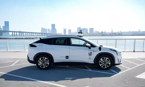 വാ​ണി​ജ്യ​ത​ല​ത്തി​ൽ ഡ്രൈ​വ​റി​ല്ലാ കാ​ർ സ​ർ​വി​​സ്