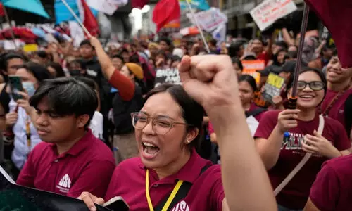 സർക്കാറിന്റെ പ്രളയ പ്രതിരോധ പദ്ധതിയിൽ അഴിമതി ആരോപണം; മനിലയിൽ ആയിരങ്ങൾ തെരുവിലേക്ക്