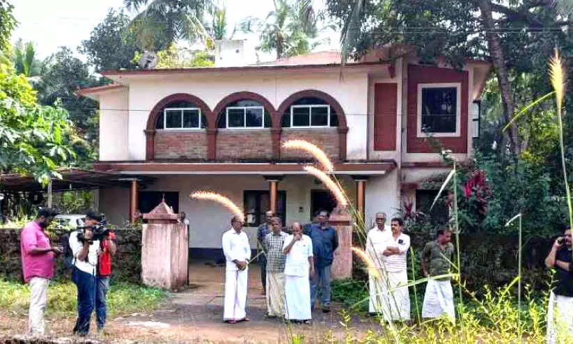 പുലർച്ചവരെ ജോലി ചെയ്തു, എന്നിട്ടും എന്തിനീ കടുംകൈ? അനീഷ് ജോർജിന്റെ മരണത്തിൽ ഉത്തരം തേടി നാട്