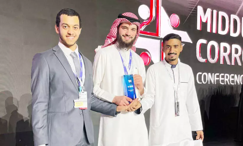 ‘മികച്ച നൂതന ആശയം’ പുരസ്കാരം കരസ്ഥമാക്കി എ.എസ്.യു വിദ്യാർഥികൾ ‘മികച്ച നൂതന ആശയം’ പുരസ്കാരം കരസ്ഥമാക്കി എ.എസ്.യു വിദ്യാർഥികൾ