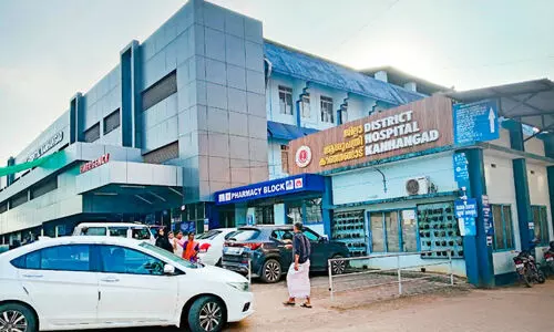 ജില്ല ആശുപത്രി; കൂടുതൽ ഡോക്ടർമാർ വേണമെന്ന് ആവശ്യം ശക്തം ജില്ല ആശുപത്രി; കൂടുതൽ ഡോക്ടർമാർ വേണമെന്ന് ആവശ്യം ശക്തം