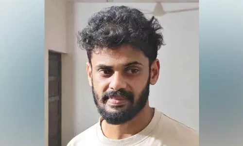 സ്കൂട്ടർ യാത്രക്കാരെ വാഹനമിടിപ്പിച്ച് മാല കവരാൻ ശ്രമം; യുവാവ് പിടിയിൽ