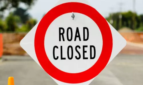 അ​റ്റ​കു​റ്റ​പ്പ​ണി അ​റേ​ബ്യ​ൻ ഗ​ൾ​ഫ് സ്ട്രീ​റ്റി​ൽ ഗ​താ​ഗ​ത നി​യ​ന്ത്ര​ണം