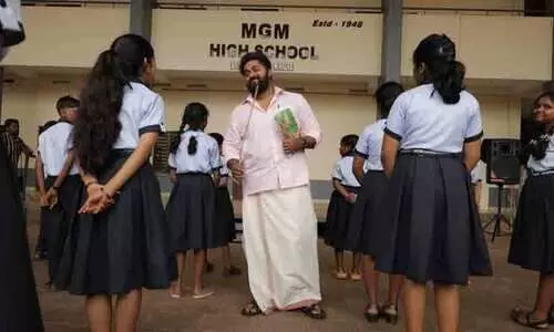 ചൂരലെടുത്ത് സജിന്‍ മാഷായി ധ്യാന്‍ ശ്രീനിവാസന്‍; കല്യാണമരം ചിത്രീകരണം ആരംഭിച്ചു