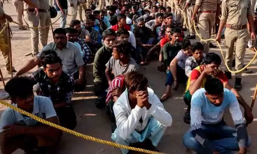 അനധികൃത കുടിയേറ്റക്കാരായ 1001 ബംഗ്ലാദേശികളെ ബംഗ്ലാദേശിലേക്ക് നാടുകടത്തിയതായി മുംബൈ പൊലീസ് അനധികൃത കുടിയേറ്റക്കാരായ 1001 ബംഗ്ലാദേശികളെ ബംഗ്ലാദേശിലേക്ക് നാടുകടത്തിയതായി മുംബൈ പൊലീസ്