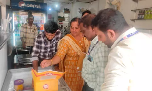 ജില്ല സ്കൂൾ കലോത്സവം: ആരോഗ്യ വകുപ്പ് സംയുക്ത പരിശോധന നടത്തി ജില്ല സ്കൂൾ കലോത്സവം: ആരോഗ്യ വകുപ്പ് സംയുക്ത പരിശോധന നടത്തി