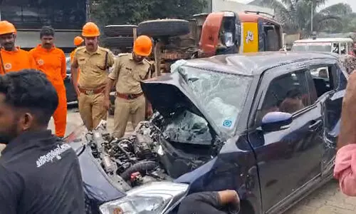 ടിപ്പർ ലോറിയും കാറും കൂട്ടിയിടിച്ച് മൂന്നുപേർക്ക് പരിക്ക്; ഒരാളുടെ നില ഗുരുതരം