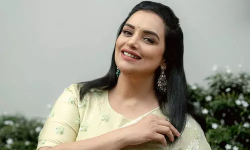 ഞാൻ ഒരിക്കലും മകൾക്കുവേണ്ടി ഒന്നും വാങ്ങുകയോ നിക്ഷേപിക്കുകയോ ഇല്ല; എനിക്ക് എന്റെ ജീവിതം ആസ്വദിക്കണം -ശ്വേത മേനോൻ