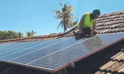 സോ​ളാ​ർ വൈ​ദ്യു​തി​ക്ക് വില നിശ്ചയിച്ചത് ചട്ടവിരുദ്ധമെന്ന് ആരോപിച്ച് പരാതിയുമായി ഉൽപാദകർ