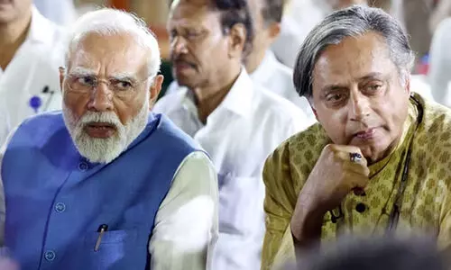 മോദി സ്തുതിയുമായി വീണ്ടും തരൂർ; പ്രധാനമന്ത്രിയുടെ പ്രസംഗം കേൾക്കാൻ കഴിഞ്ഞതിൽ സന്തോഷമുണ്ടെന്ന് പ്രതികരണം