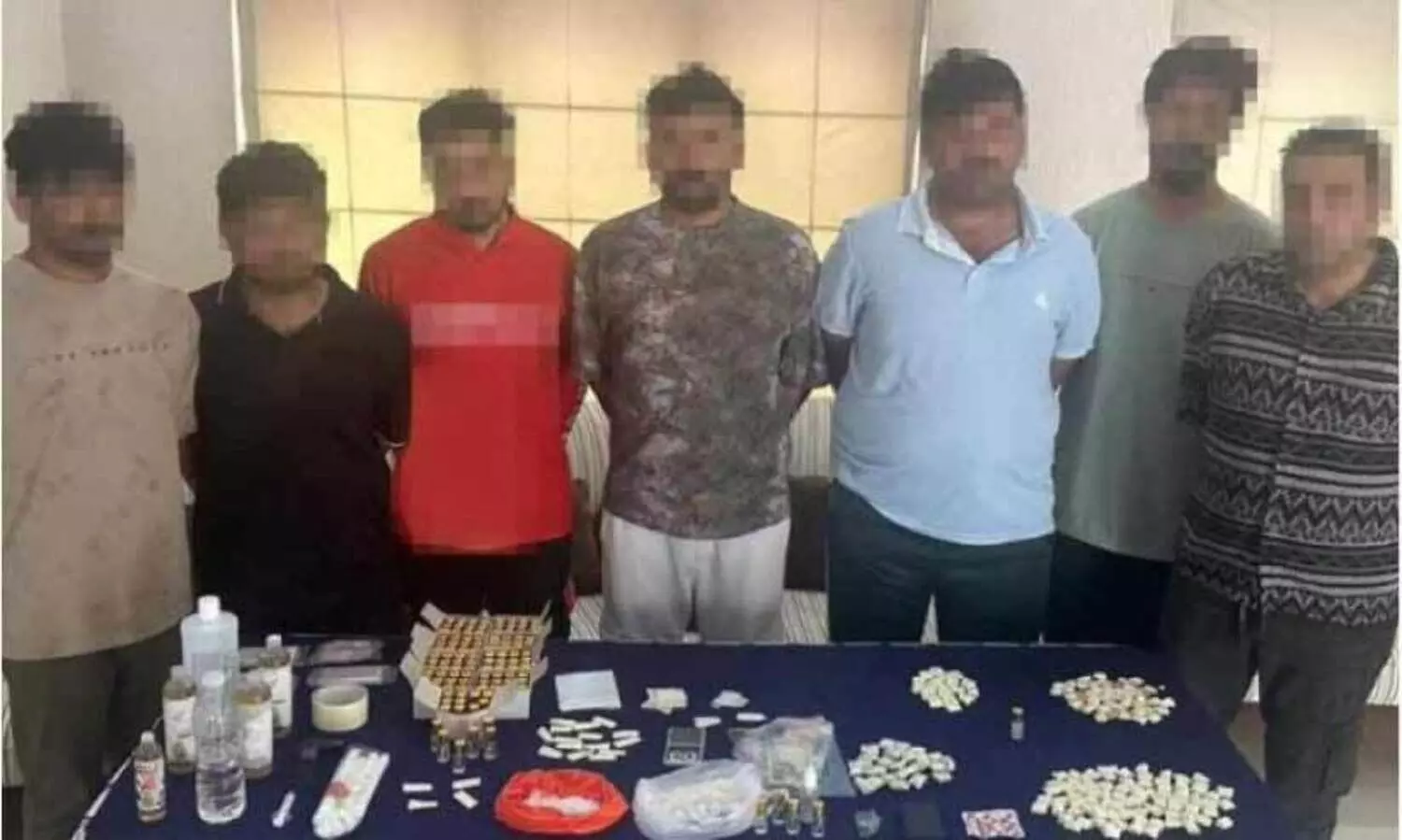 ഒ​മ്പ​ത് കി​ലോ​യി​ല​ധി​കം മ​യ​ക്കു​മ​രു​ന്നു​മാ​യി വി​ദേ​ശി​ക​ൾ പി​ടി​യി​ൽ