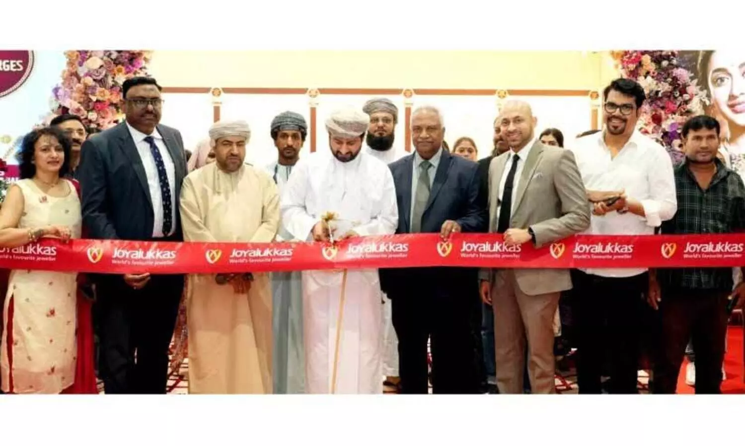 സ​ലാ​ല​യി​ല്‍ പു​തി​യ ഷോ​റൂം തു​റ​ന്ന് ജോ​യ് ആ​ലു​ക്കാ​സ്