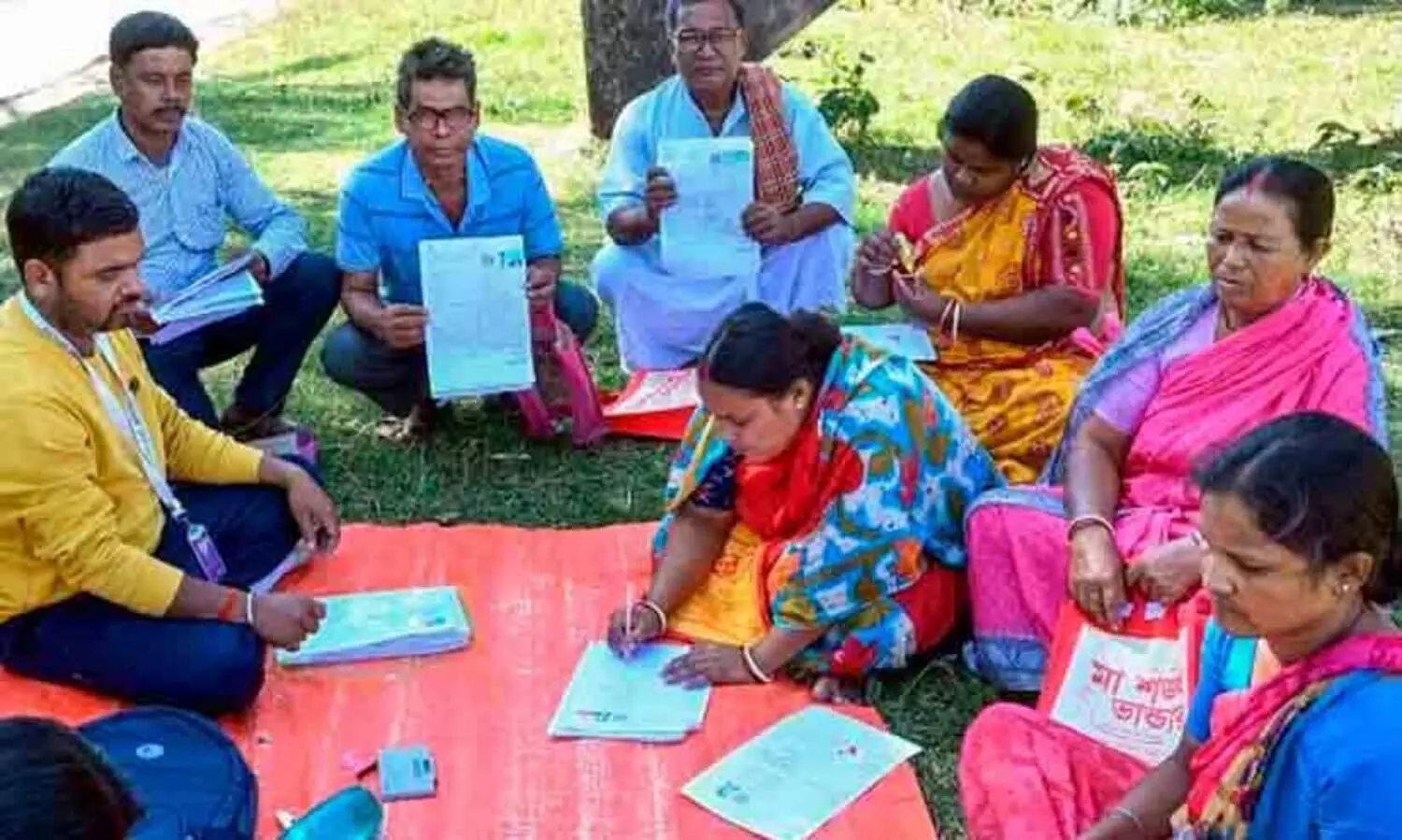 ‘അമ്മ രാജിവെക്ക​ണമെന്ന് ആഗ്രഹിച്ചിരുന്നു, പക്ഷേ അവർ സമ്മതിച്ചില്ല’ ബി.​എൽ.ഒയുടെ ആത്മഹത്യ​ ജോലിഭാരം കാരണമെന്ന് കുടുംബം