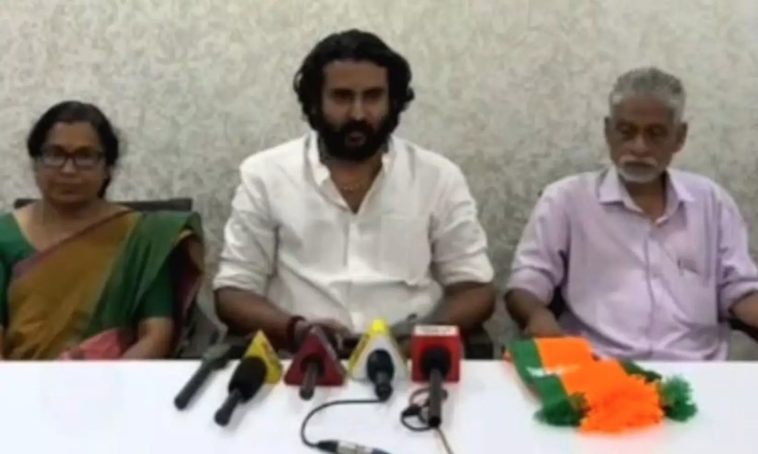 ദമ്പതികളായ കോൺഗ്രസ് നേതാക്കൾ ബി.ജെ.പിയിൽ