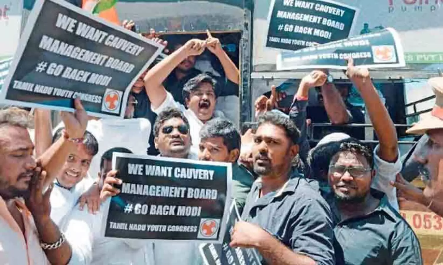 ബിഹാറിലെ കാറ്റ് തമിഴ്നാട്ടിൽ വീശുന്നതായി തോന്നിയെന്ന് മോദി; കോയമ്പത്തൂരിൽ കോലം കത്തിച്ച് പ്രതിഷേധം, കരി​​ങ്കൊടി