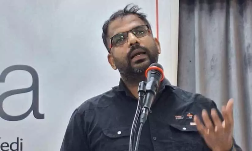 ആനന്ദിെൻറ നോവലുകൾ ചർച്ച ചെയ്ത് ചില്ലയുടെ ഒക്ടോബർ വായന ആനന്ദിെൻറ നോവലുകൾ ചർച്ച ചെയ്ത് ചില്ലയുടെ ഒക്ടോബർ വായന