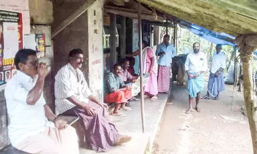 ചായക്കടയിലെ  ചൂട്​ രാഷ്ട്രീയ വർത്തമാനം