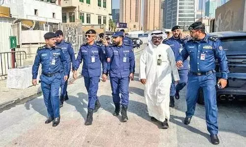 മുബാറകിയ മാർക്കറ്റിൽ സുരക്ഷ ഉറപ്പുവരുത്തി അഗ്നിരക്ഷാസേന മുബാറകിയ മാർക്കറ്റിൽ സുരക്ഷ ഉറപ്പുവരുത്തി അഗ്നിരക്ഷാസേന