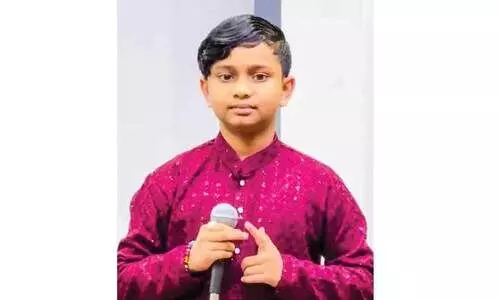 പാ​ട്ടി​ൽ തി​ള​ങ്ങി ജീ​വ ജി​ഗു സ​ദാ​ശി​വ​ൻ