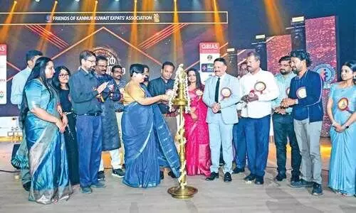 നൃ​ത്ത-​സം​ഗീ​ത വി​രു​ന്നൊ​രു​ക്കി ക​ണ്ണൂ​ർ മ​ഹോ​ത്സ​വം