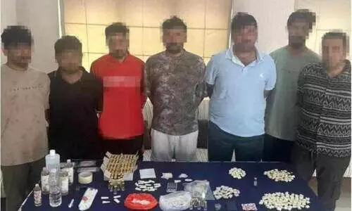 ഒ​മ്പ​ത് കി​ലോ​യി​ല​ധി​കം മ​യ​ക്കു​മ​രു​ന്നു​മാ​യി വി​ദേ​ശി​ക​ൾ പി​ടി​യി​ൽ