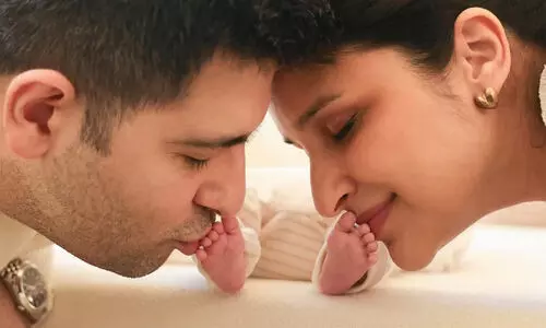 ജലസ്യ രൂപം, പ്രേമസ്യ സ്വരൂപം; കുഞ്ഞിന്റെ പേര് പങ്കുവെച്ച് പരിണീതിയും രാഘവ് ഛദ്ദയും ജലസ്യ രൂപം, പ്രേമസ്യ സ്വരൂപം; കുഞ്ഞിന്റെ പേര് പങ്കുവെച്ച് പരിണീതിയും രാഘവ് ഛദ്ദയും