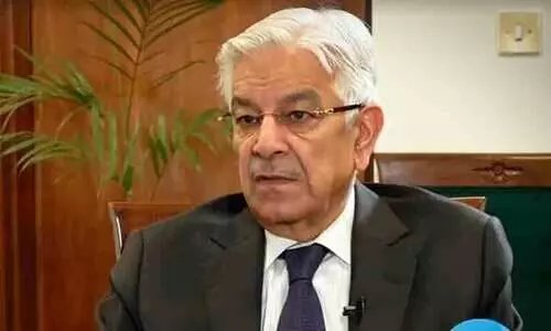 ‘ഇന്ത്യയുമായി യുദ്ധത്തിനുള്ള സാധ്യത തള്ളിക്കളയാനാവില്ല’ രാജ്യം സമ്പൂർണ ജാഗ്രതയിലെന്നും പാക് പ്രതിരോധ മന്ത്രി