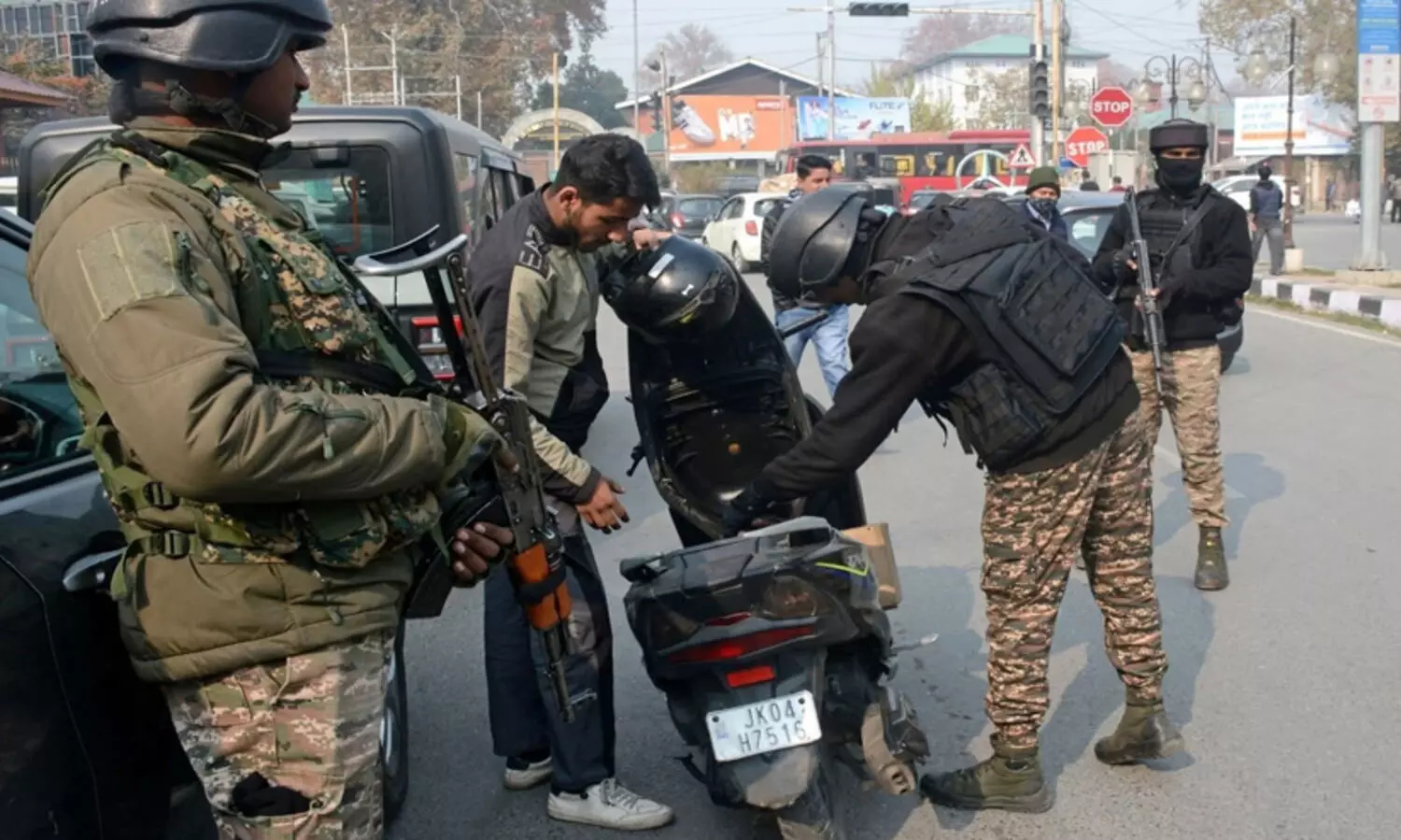 ഡൽഹി സ്ഫോടനത്തിനു പിന്നാലെ   കശ്മീരി വിദ്യാർഥികളെ ഒന്നടങ്കം ഭീകരവാദ സംശയത്തിന്റെ നിഴലിലാഴ്ത്തുന്നു