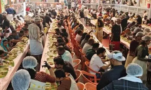 ഓ​ണ​സ​ദ്യ ഒ​രു​ക്കി കേ​ര​ള സോ​ഷ്യ​ല്‍ സെ​ന്‍റ​ർ