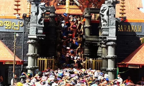 ശബരിമലയില്‍ ഇതുവരെ ദര്‍ശനം നടത്തിയത്​ മൂന്നു ലക്ഷത്തോളം ഭക്തര്‍; തിരക്ക് കുറക്കാൻ നിയന്ത്രണം