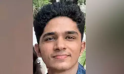 കാസർകോട് സ്വദേശി തൂങ്ങിമരിച്ച നിലയിൽ