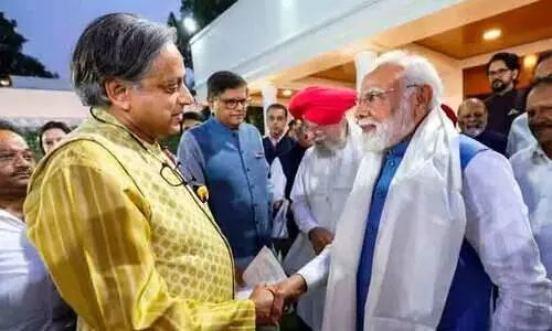 ‘ബി.ജെ.പിയിൽ പോയ്ക്കൂടേ? നിങ്ങൾ എന്തിനാണ്  കോൺഗ്രസിൽ തുടരുന്നത്?’ മോദി പ്രശംസയിൽ ശശി തരൂരി​നെ വിമർശിച്ച് സന്ദീപ് ദീക്ഷിത്