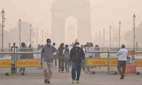 ഡൽഹിയിലെ വായുമലിനീകരണം ഏറ്റവും മോശം അവസ്ഥയിൽ: എ.ക്യു.ഐ 400 കടന്നു ഡൽഹിയിലെ വായുമലിനീകരണം ഏറ്റവും മോശം അവസ്ഥയിൽ: എ.ക്യു.ഐ 400 കടന്നു
