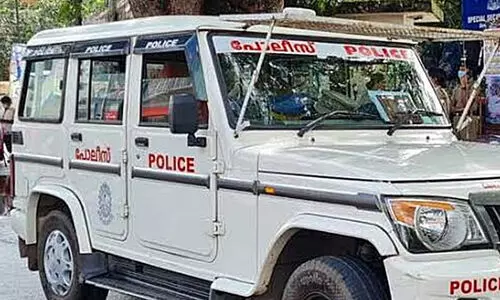 തൃശൂരിൽ തിയറ്റർ നടത്തിപ്പുകാരനും ഡ്രൈവർക്കും വെട്ടേറ്റു, ക്വട്ടേഷൻ ആക്രമണമെന്ന് സൂചന