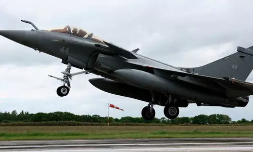 ഇന്ത്യയുടെ  റഫാൽ തകർക്കപ്പെടുന്ന വ്യാജ വീഡിയോ നിർമിച്ച് ചൈന പ്രചരിപ്പിച്ചതായി അമേരിക്ക; വിമാന ഭാഗങ്ങൾ തകർത്ത് വീഡിയോ എടുത്ത് എ.ഐ ഉപയോഗിച്ച് ചിത്രീകരിച്ചു