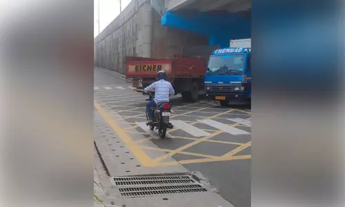 ദേശീയപാത സർവിസ് റോഡ്; ഓവുചാൽ അപകടാവസ്ഥയിൽ ദേശീയപാത സർവിസ് റോഡ്; ഓവുചാൽ അപകടാവസ്ഥയിൽ