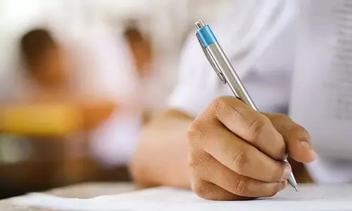 കലോത്സവത്തിനിടെ ഹയർ സെക്കൻഡറി പരീക്ഷ