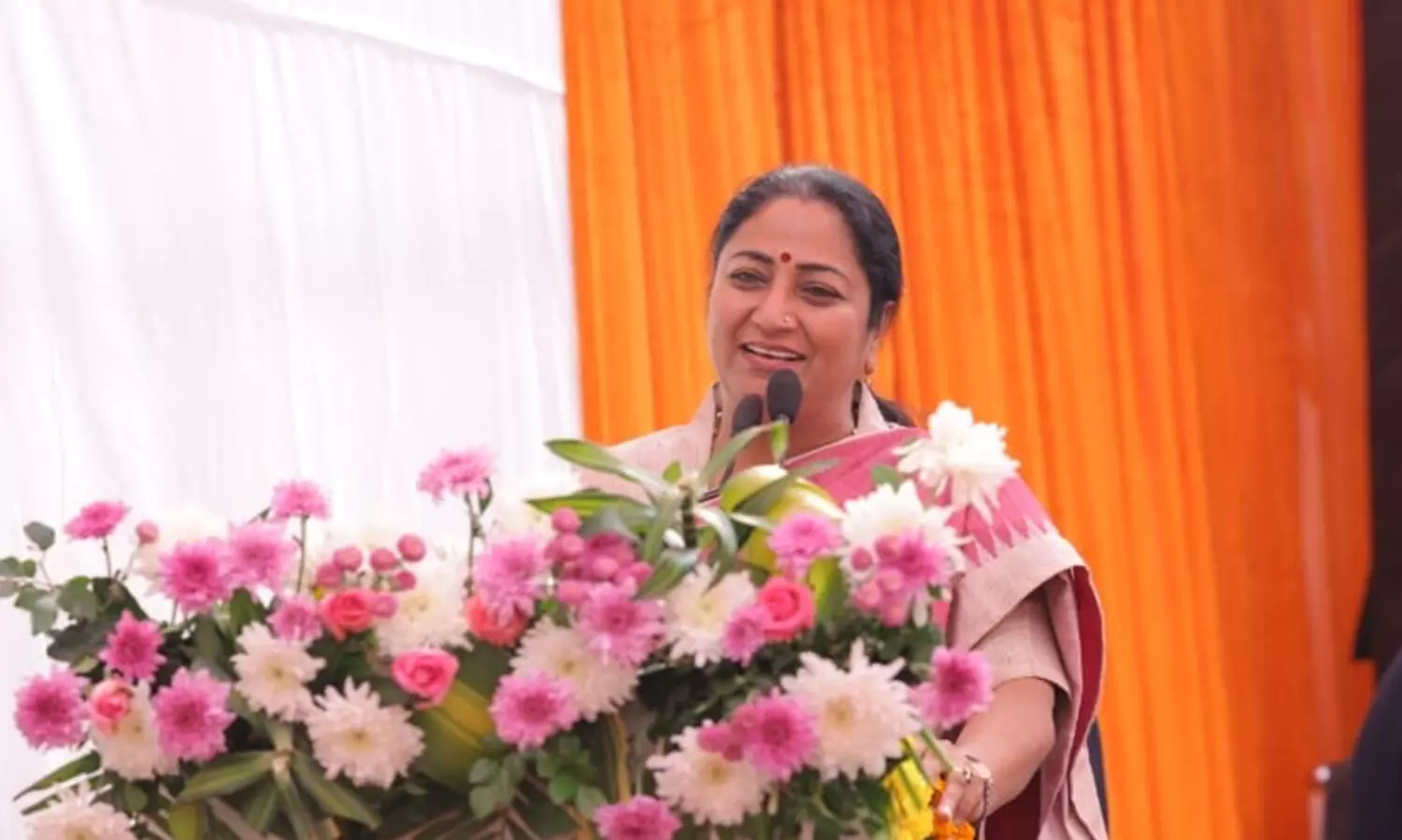 അഞ്ച് രൂപക്ക് രണ്ടുനേരം ഭക്ഷണം; അടൽ കാന്റീനിന് തറക്കല്ലിട്ട് രേഖഗുപ്ത