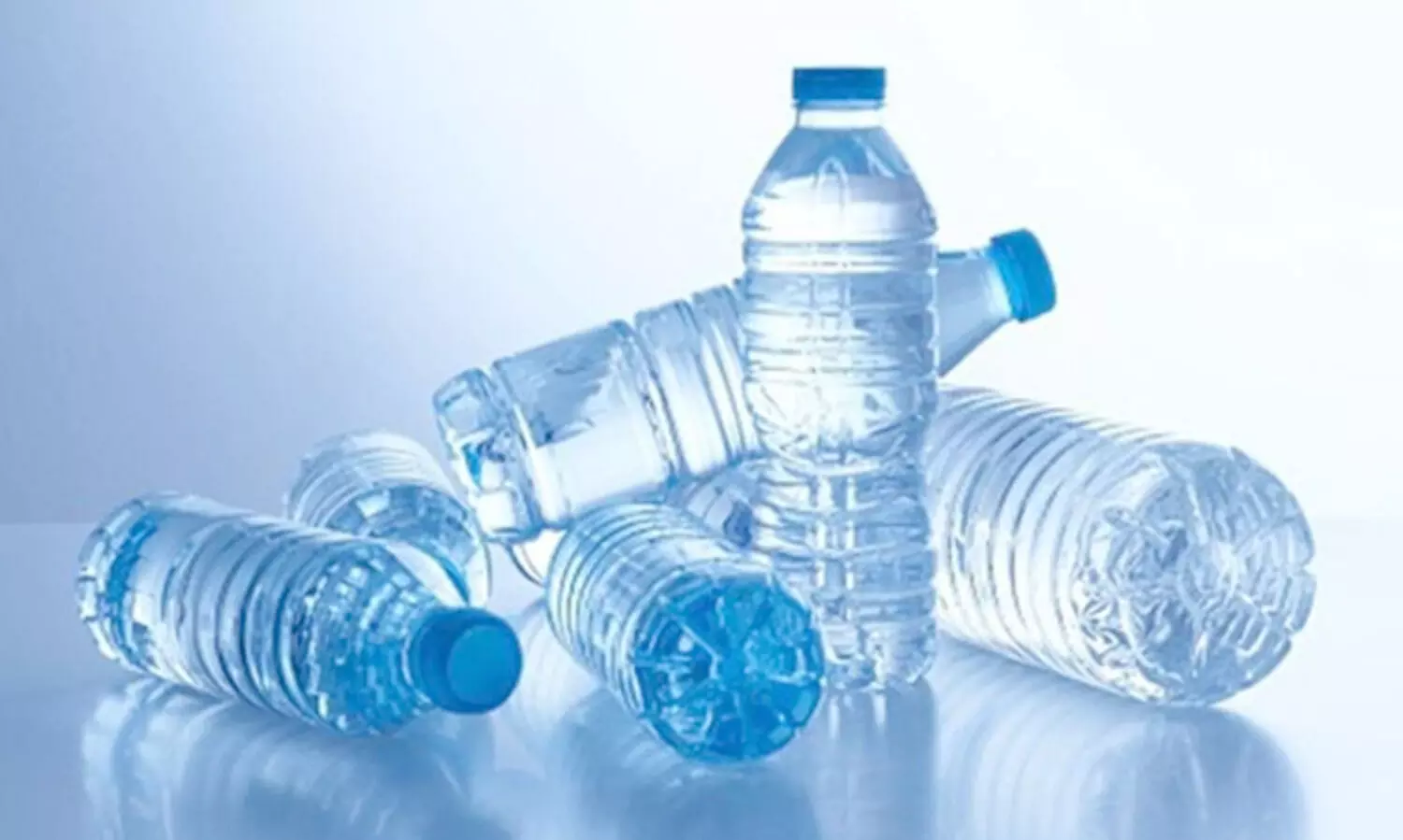 സുരക്ഷിതമെന്ന്​ കരുതി ജനം കുടിക്കുന്ന കുപ്പിവെള്ളത്തിൽ പ്ലാസ്റ്റിക്​ അംശം: ഫുഡ്​​ സേഫ്​ടി  അതോറിറ്റി തീരുമാനമെടുക്കണ​മെന്ന്​ ഹൈകോടതി