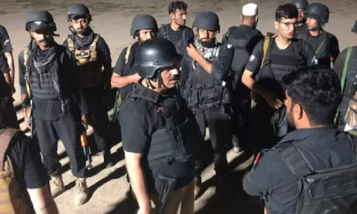 പാകിസ്താനിൽ ഏഴ് സമാധാന പ്രവർത്തകരെ ഭീകരർ വെടിവെച്ച് കൊന്നു