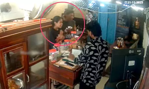 ‘കുടവയറനി’ൽ കയറി വയർനിറയെ കഴിച്ചു, പണം അയക്കുന്നത് പോലെ കാണിച്ച് പറ്റിച്ചു; വ്യാജ യു.പി.ഐ ആപ്പ് ഉപയോഗിച്ച് തട്ടിപ്പ് നടത്തിയ യുവതിയും സുഹൃത്തുക്കളും പിടിയിൽ